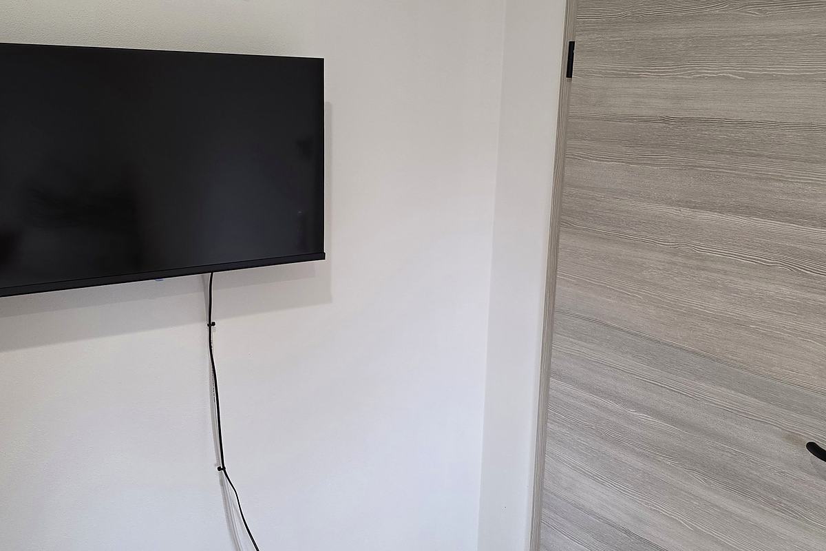Bedroom 1, television